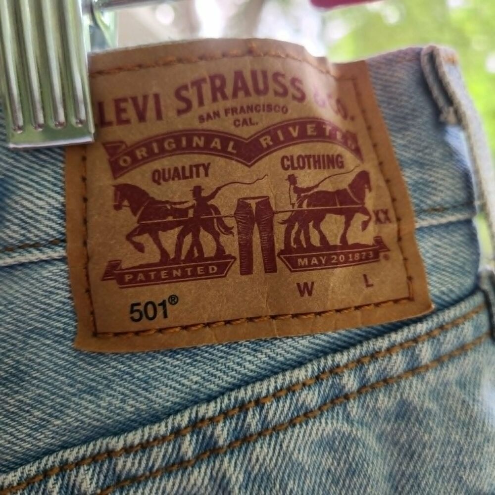 Levi Strauss & Co 501 Facded Blue Jeans Vintage Distressed, Cropped Frayed - Picture 8 of 12